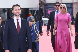 Niels Olsen lució un traje sobrio y Anabella Azín lució un color vivo. 