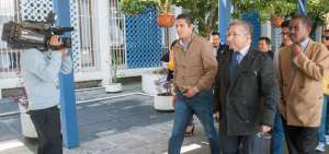 Fernando Balda naci&oacute; pol&iacute;ticamente en Alianza PAIS; luego pas&oacute; a la oposici&oacute;n y fue parte de Sociedad Patri&oacute;tica, pero tambi&eacute;n dej&oacute; ese partido. Es uno de los cr&iacute;ticos m&aacute;s fuertes del expresidente Rafael Correa. En sus publicaciones en redes sociales hace permanentes cuestionamientos.    