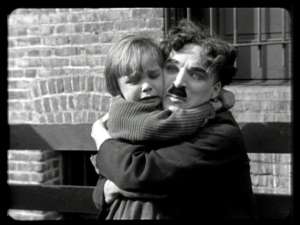 Chaplin y Jackie Coogan, el ni&ntilde;o coprotagonista de El chico.  Foto internet