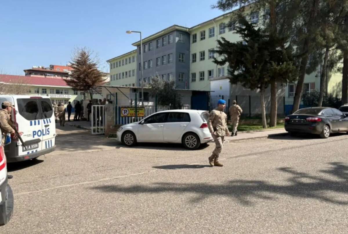 La Polic&iacute;a lleg&oacute; al centro educativo atacado.