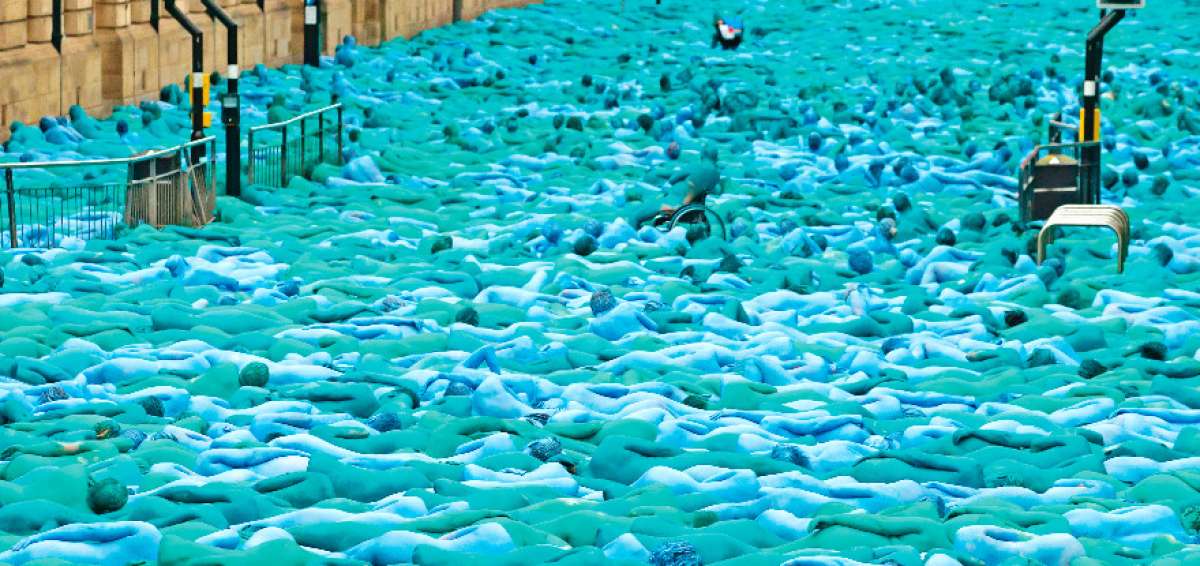 Tunick desnud&oacute; a 3 mil brit&aacute;nicos