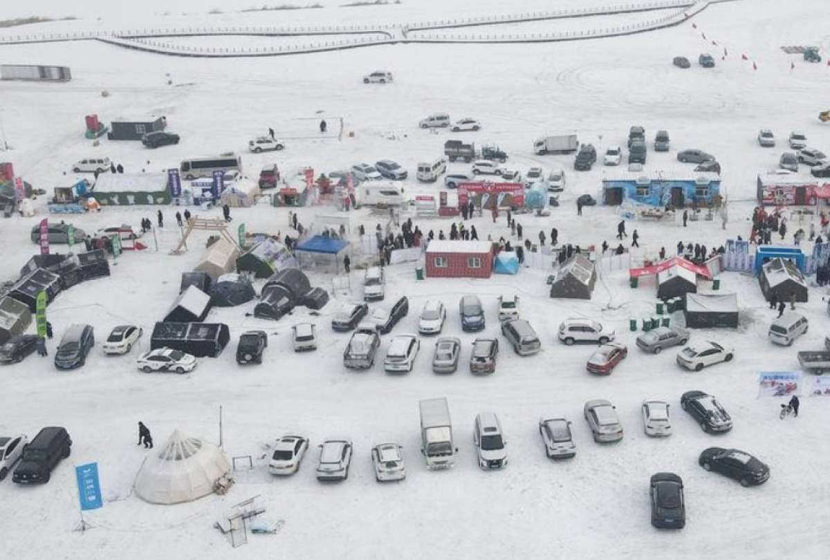 En Qiqihar, China, se realiza el Festival de Acampada en temporada de invierno.