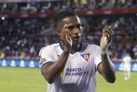 Liga de Quito reconoce el retraso en el pago a Antonio Valencia y anunció que realizará un nuevo abono el lunes o martes próximos para ponerse al día con lo adeudado al exjugador.