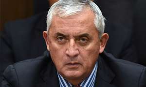 Otto P&eacute;rez se sienta en el banquillo de los acusados