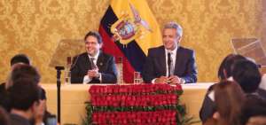 El ministro de Turismo, Enrique Ponce de Le&oacute;n, y el presidente de la Rep&uacute;blica, Len&iacute;n Moreno, durante el evento.