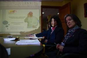 Los coordinadores del equipo de voluntariado acuerdan detalles para la visita del Papa a la U.Cat&oacute;lica. Foto: Carina Acosta/ El Tel&eacute;grafo