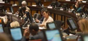 Debate de ley econ&oacute;mica contin&uacute;a hoy con reparos al texto