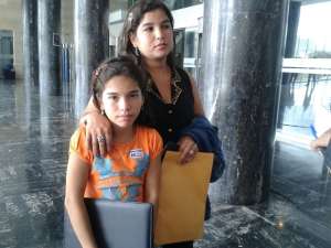 Yimabel P&aacute;rraga, de 11 a&ntilde;os, fue reconocida esta ma&ntilde;ana como hero&iacute;na nacional. Foto: Saskia Chac&oacute;n/ EL TEL&Eacute;GRAFO