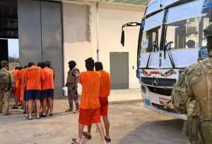 El traslado de los presos se realiz&oacute; mediante un convoy especializado.