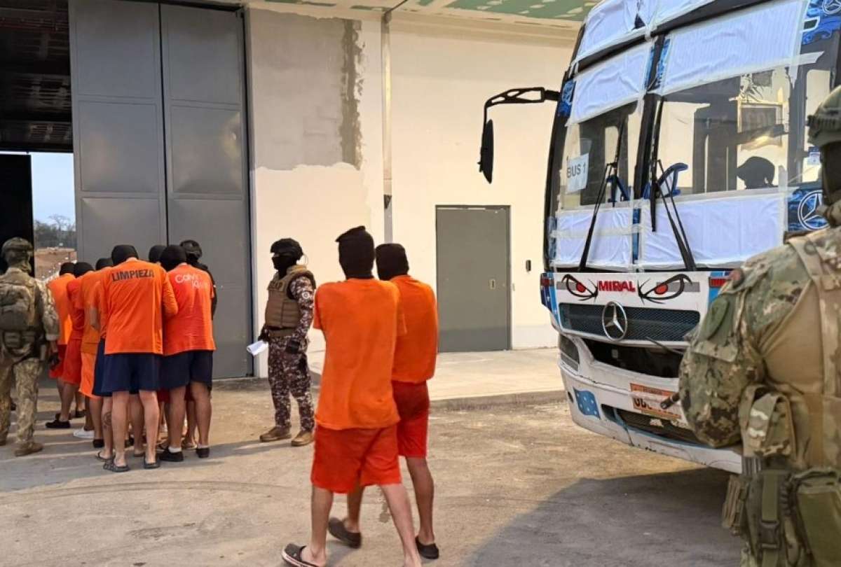 El traslado de los presos se realiz&oacute; mediante un convoy especializado.