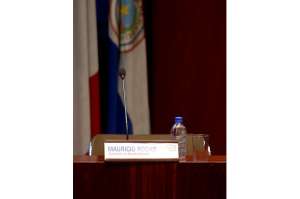 Hasta &uacute;ltima hora se esper&oacute; la llegada de Mauricio Rodas, pero el candidato no apareci&oacute;.