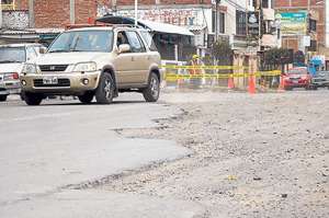 El continuo tr&aacute;nsito por calles desniveladas y con baches afecta, a la larga, a los automotores. Fotos: Elizabeth Maggi/ para El Tel&eacute;grafo