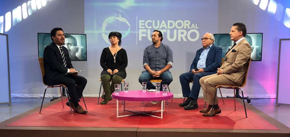 &rarr;Los panelistas coincidieron en que la soluci&oacute;n es mejorar el transporte p&uacute;blico para tener una movilidad sostenible en la capital.
