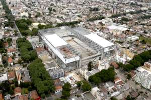 El estadio Arena da Baixada tuvo un avance impresionante tras lograr en 15 d&iacute;as lo que les hubiera tomado 2 meses, seg&uacute;n autoridades. Foto: EFE