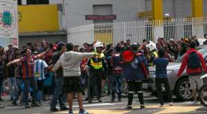 Unos 100 hinchas &lsquo;chullas&rsquo; acudieron a la convocatoria de la barra Mafia Azul Grana, a la hora que se deb&iacute;a disputar el juego contra River. Mario Egas / El Tel&eacute;grafo