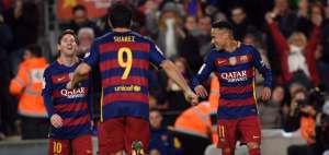 Messi y Su&aacute;rez permiten al Barcelona mantenerse firme en la punta