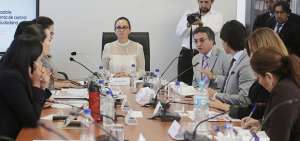 El &uacute;ltimo funcionario en comparecer a la Comisi&oacute;n de Justicia para exponer sobre el COIP, fue el Defensor P&uacute;blico, Ernesto Pazmi&ntilde;o (derecha).