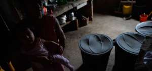 En la casa de Flor Delgado tienen bien tapados los reservorios de agua para evitar criaderos de mosquitos.