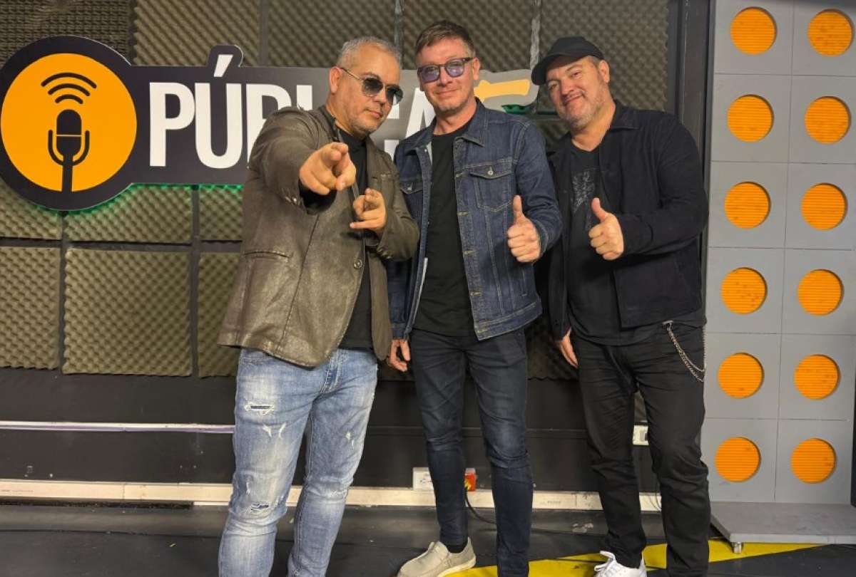 Natalino en los estudios de Pública FM