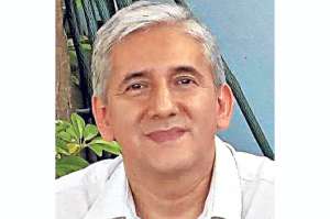 Efra&iacute;n Luna Mej&iacute;a, docente universitario y director de radio de la Universidad Cat&oacute;lica de Santiago de Guayaquil.