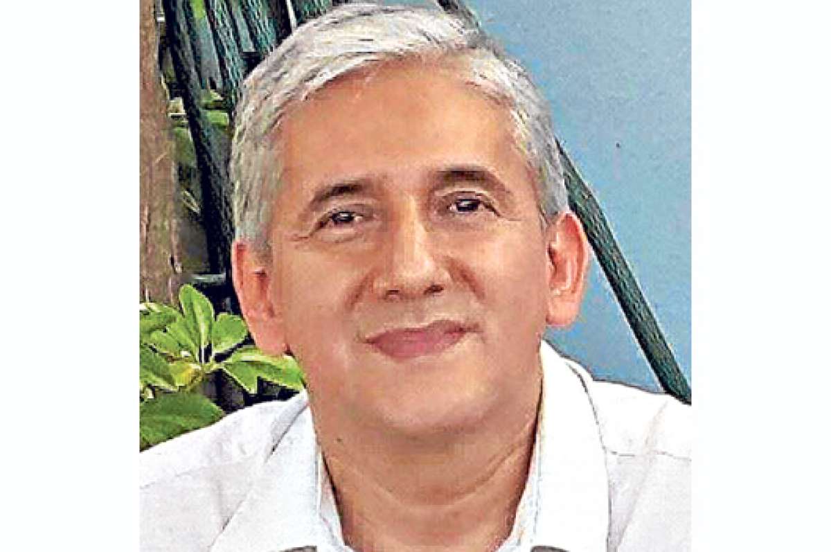 Efra&iacute;n Luna Mej&iacute;a, docente universitario y director de radio de la Universidad Cat&oacute;lica de Santiago de Guayaquil.