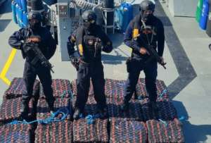 Bloque de Seguridad incauta 44 bultos de droga en aguas internacionales
