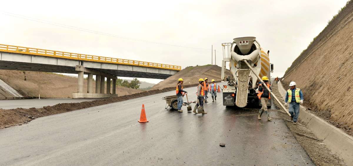 La fase inicial arranc&oacute; a mediados de 2016 en carreteras que unen a Ambato con cantones del norte. Se prev&eacute; que la &uacute;ltima etapa finalice este a&ntilde;o.