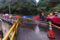 En la av. De los Conquistadores se realizan trabajos de estabilización del talud. 