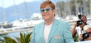 Elton John devela sus conciertos m&aacute;s ic&oacute;nicos en Youtube para recaudar fondos
