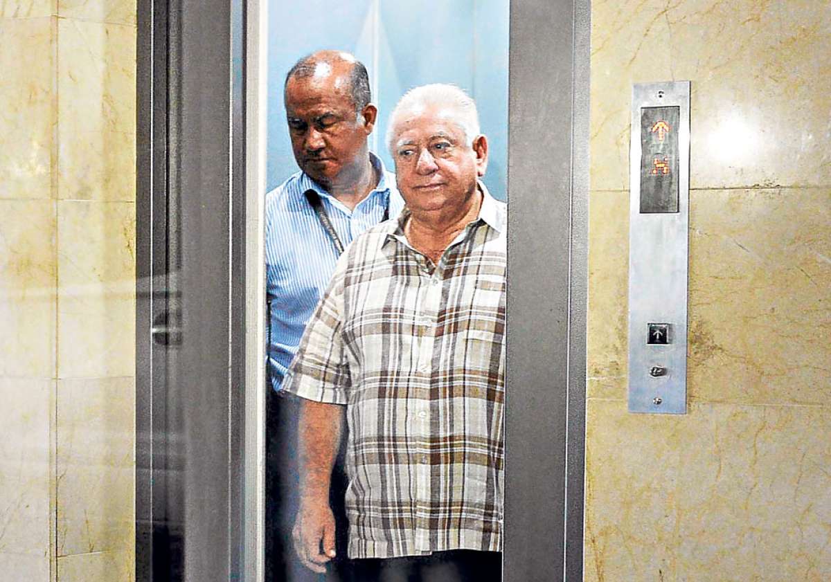 El paro de los jugadores puso en el ojo del hurac&aacute;n al presidente de la Federaci&oacute;n Ecuatoriana de F&uacute;tbol, Luis Chiriboga Acosta, quien pretende la reelecci&oacute;n. Foto: Lylibeth Coloma.