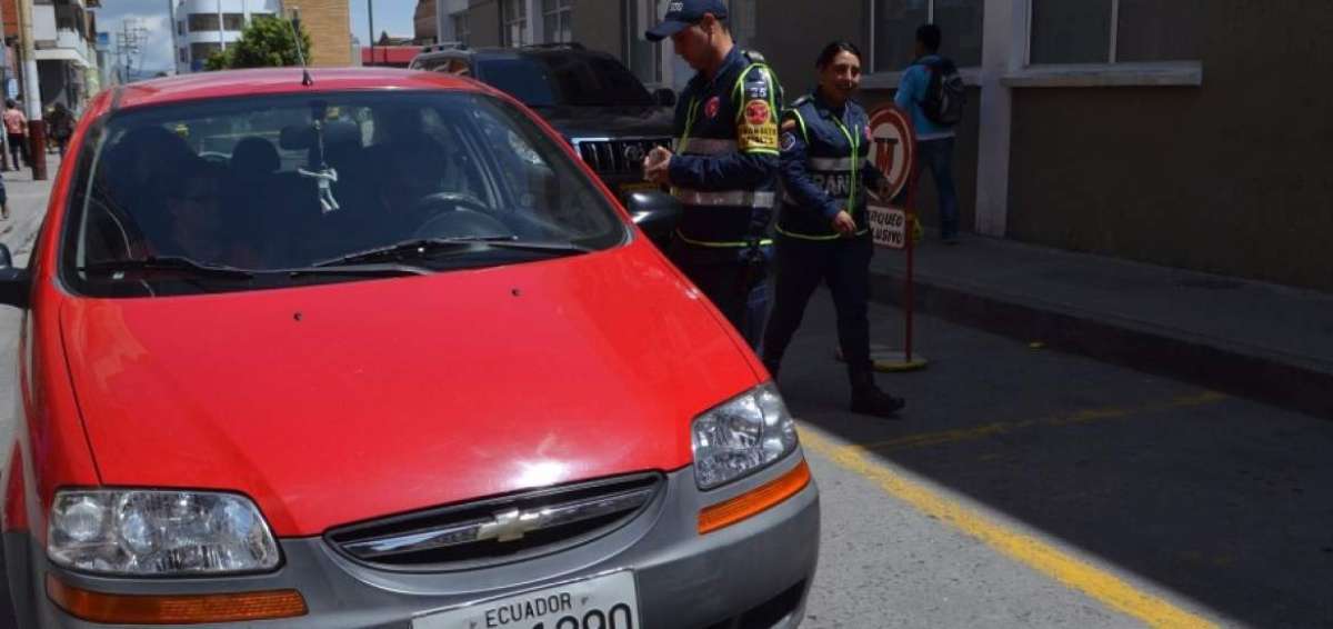 Ecuatorianos tambi&eacute;n son multados por infracciones de tr&aacute;nsito en Colombia