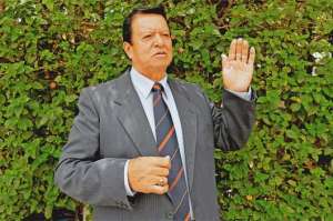 Para J&aacute;come, el 15 de febrero es un d&iacute;a especial. Esa fecha ruega a Dios en la iglesia por su hija y le regala rosas blancas en la tumba.