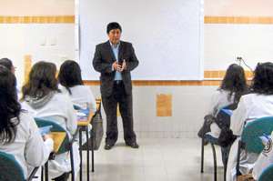A la par de las clases te&oacute;ricas, los aspirantes a m&eacute;dicos de Riobamba recibir&aacute;n talleres pr&aacute;cticos para el aprendizaje in situ de esta profesi&oacute;n. Foto: Elizabeth Maggi / para El Tel&eacute;grafo