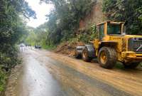Prefectura de Pichincha anunció cierre en la vía Mitad del Mundo-Río Blanco.