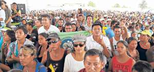 Cientos de personas de la parroquia Muey y sectores aleda&ntilde;os en Santa Elena acompa&ntilde;aron ayer al Presidente de la Rep&uacute;blica en su enlace ciudadano 429. Foto: Cortes&iacute;a Presidencia de la Rep&uacute;blica