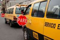 Un agente de tránsito detuvo un bus escolar con niños es su interior