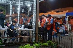 En turnos diurnos y nocturnos se labor&oacute; en la Junta Provincial Electoral del Guayas para tener listos los resultados de los comicios. Foto: Pilar Vera