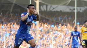 Mena anot&oacute; dos goles en la final de ida y vuelta del torneo local. Foto: Archivo