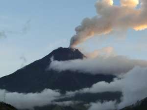 El ECU-911 de Ambato mantiene la video vigilancia del volc&aacute;n Tungurahua. Foto: Tomada de www.igepn.edu.ec