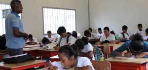Se suspenden las clases en Manab&iacute; y Esmeraldas tras nuevas r&eacute;plicas