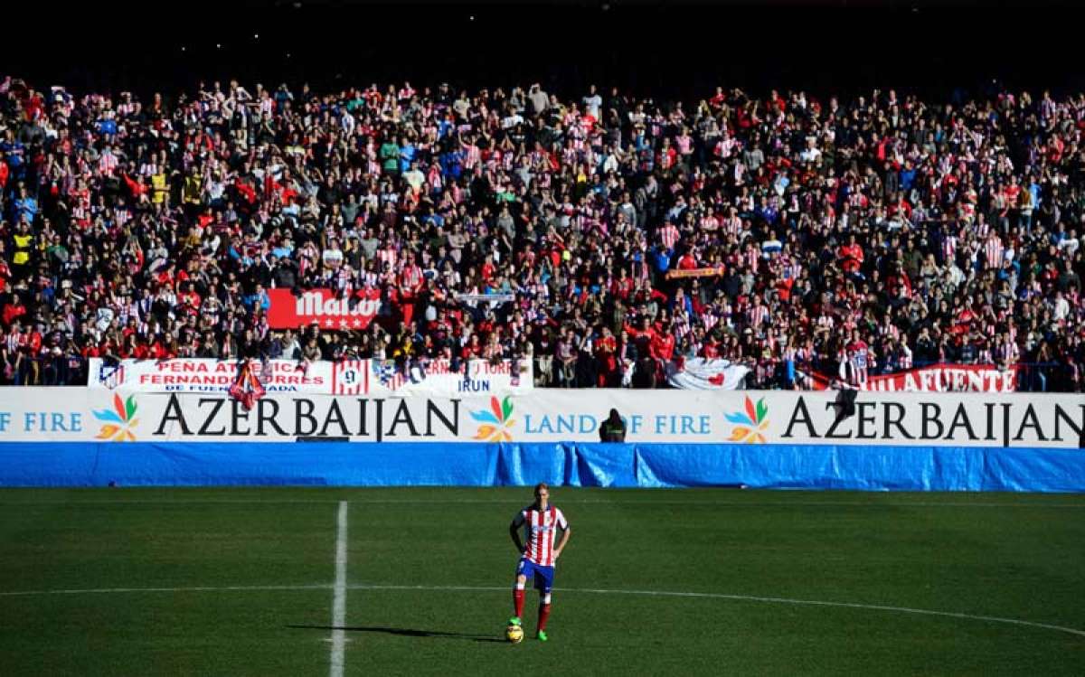 Fernando Torres fue ovacionado por 40.000 aficionados en el Vicente Calder&oacute;n. Foto: AFP