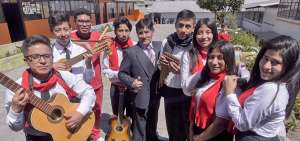 Los integrantes de &ldquo;Esencia Latina&rdquo; cumplieron su presentaci&oacute;n en el barrio Caupicho, al sur de Quito. Llegaron por invitaci&oacute;n de la Polic&iacute;a Nacional.