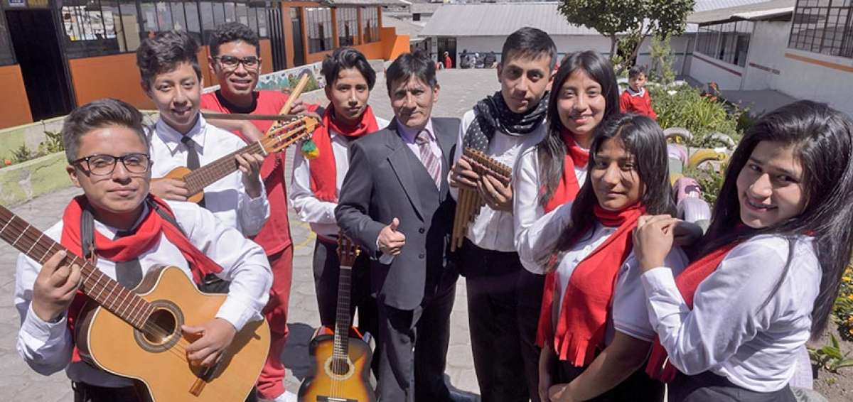 Los integrantes de &ldquo;Esencia Latina&rdquo; cumplieron su presentaci&oacute;n en el barrio Caupicho, al sur de Quito. Llegaron por invitaci&oacute;n de la Polic&iacute;a Nacional.