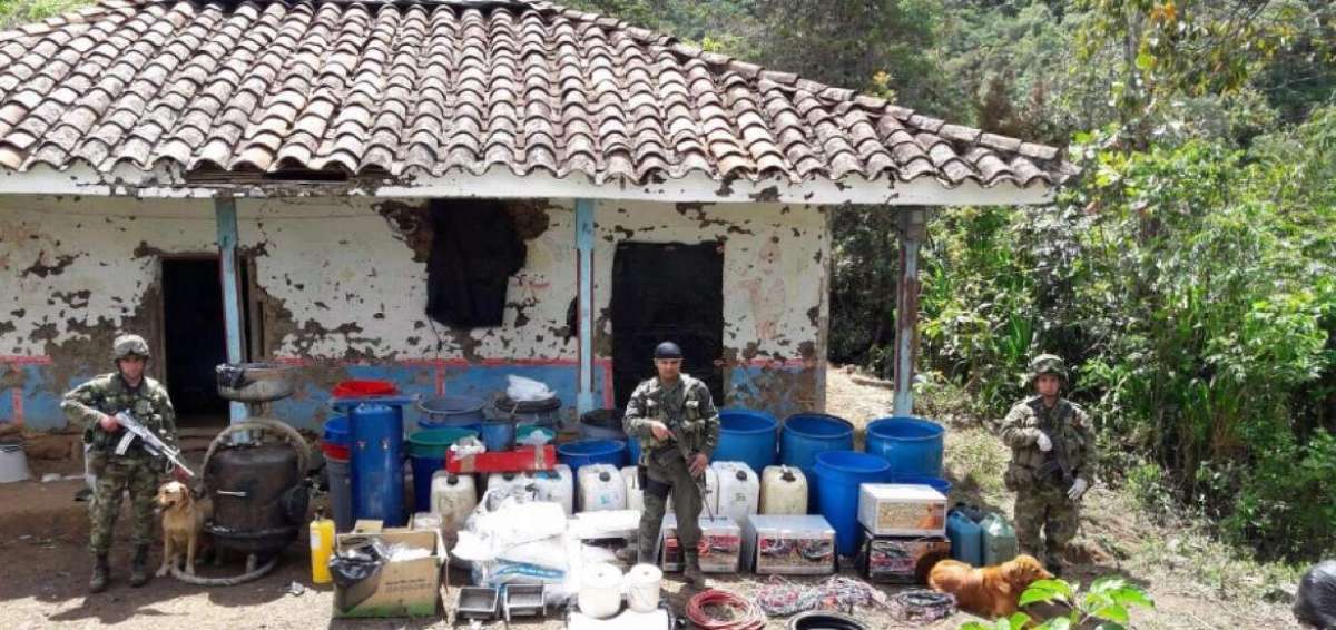 Destruyen laboratorios de drogas del ELN cerca de la frontera con Ecuador