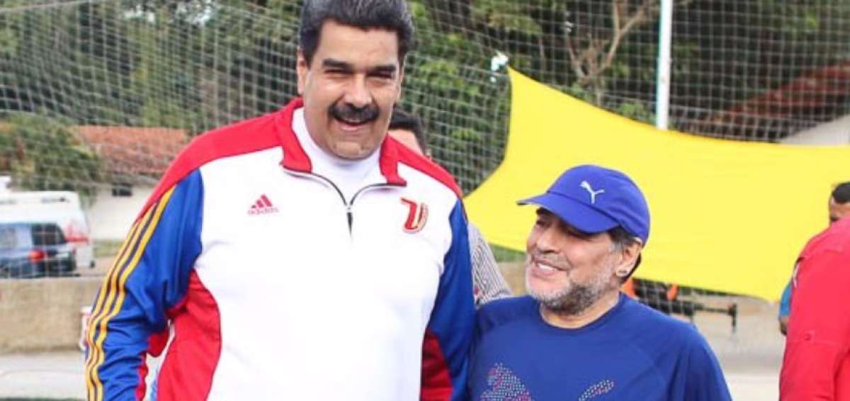"No aflojes nunca", dijo Maradona a Maduro tras juego de f&uacute;tbol