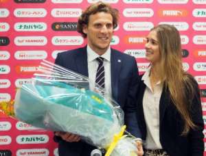 La &uacute;ltima participaci&oacute;n de Forl&aacute;n vistiendo la camiseta celeste fue en el encuentro contra Colombia, en los octavos de final del Mundial de Brasil de 2014. Foto: AFP