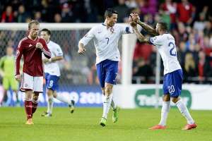 Cristiano Ronaldo celebra el gol de la victoria de Portugal como visitante ante Dinamarca. Foto: AFP