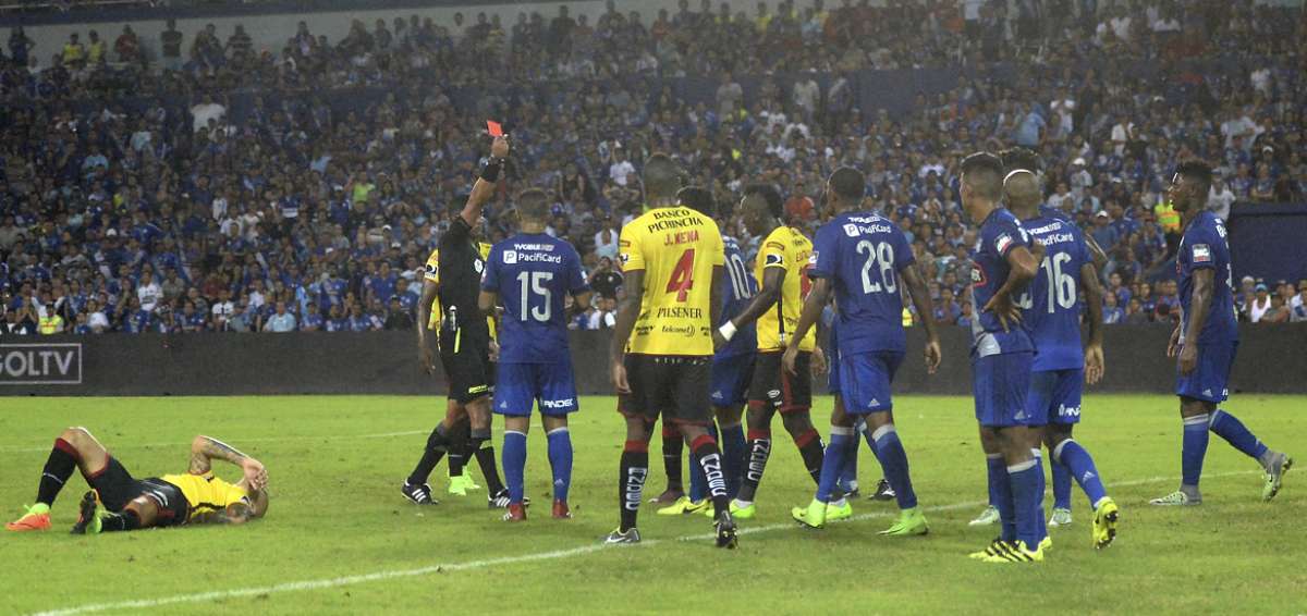 En el primer Cl&aacute;sico, Emelec venci&oacute; 1-0 a Barcelona en el Capwell.