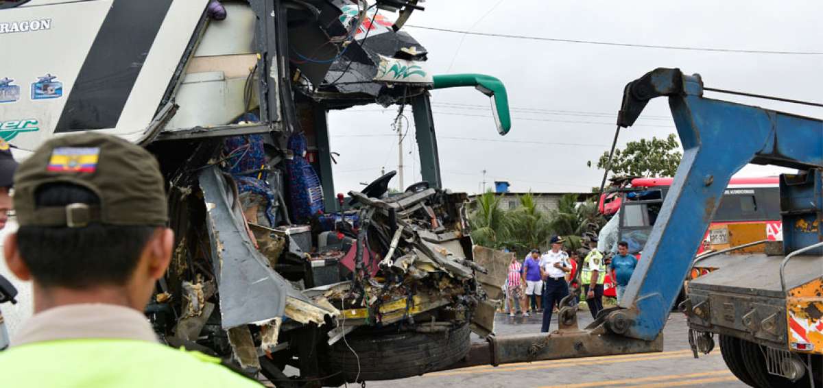 Los accidentes de tr&aacute;nsito se incrementan en las carreteras ecuatorianas.