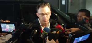 Deller dice que no tomar&aacute; decisiones por presi&oacute;n medi&aacute;tica